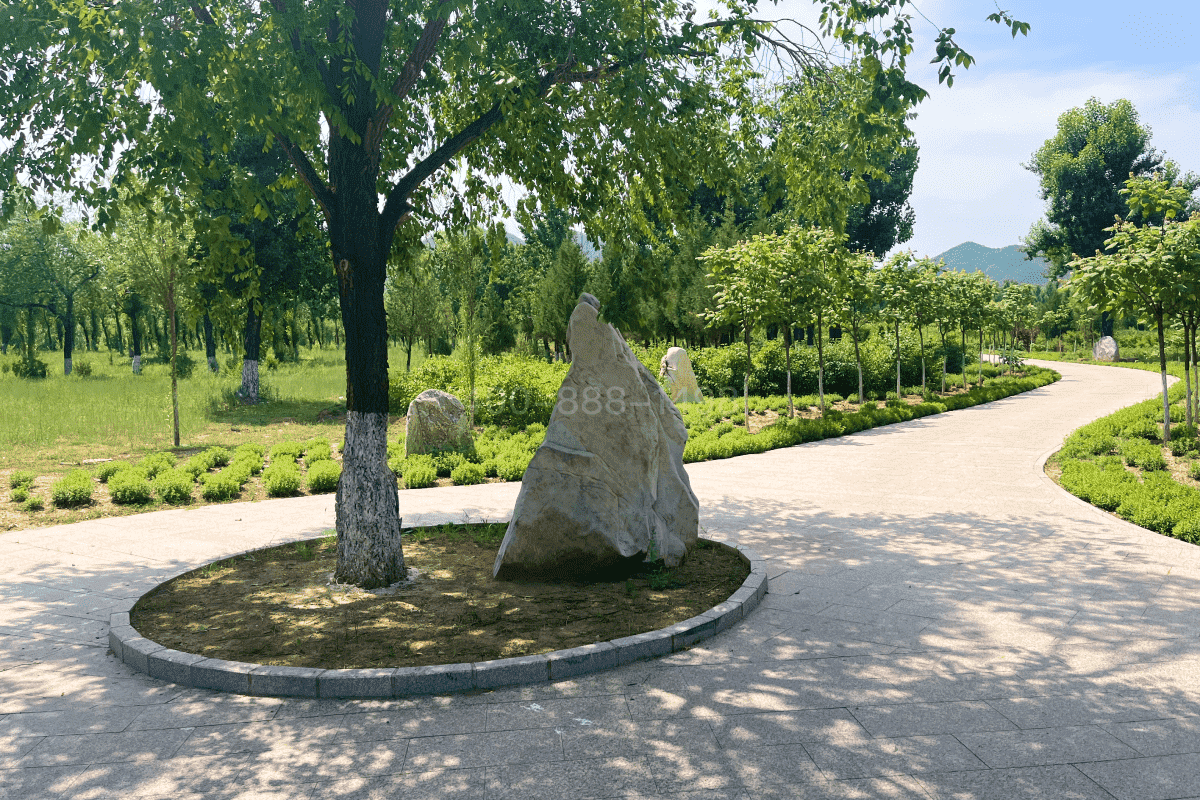 中华永久陵园环境图